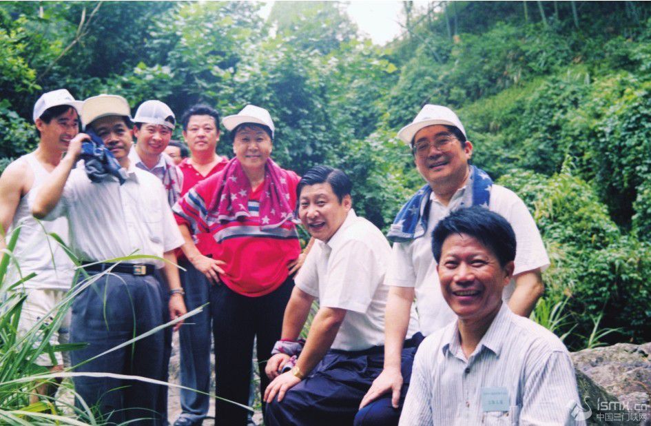 1999��6������(x��)��ƽ�ڸ���ɭ�ֹ��@���Ӽo(j��)��ë��ϯ���l(f��)չ�w���\(y��n)��(d��ng)������(qi��ng)�����w�|(zh��)���}�~47�����ɽ�������(d��ng)�����DƬ��(l��i)Դ������(x��)��ƽ�ڸ�������(c��)����